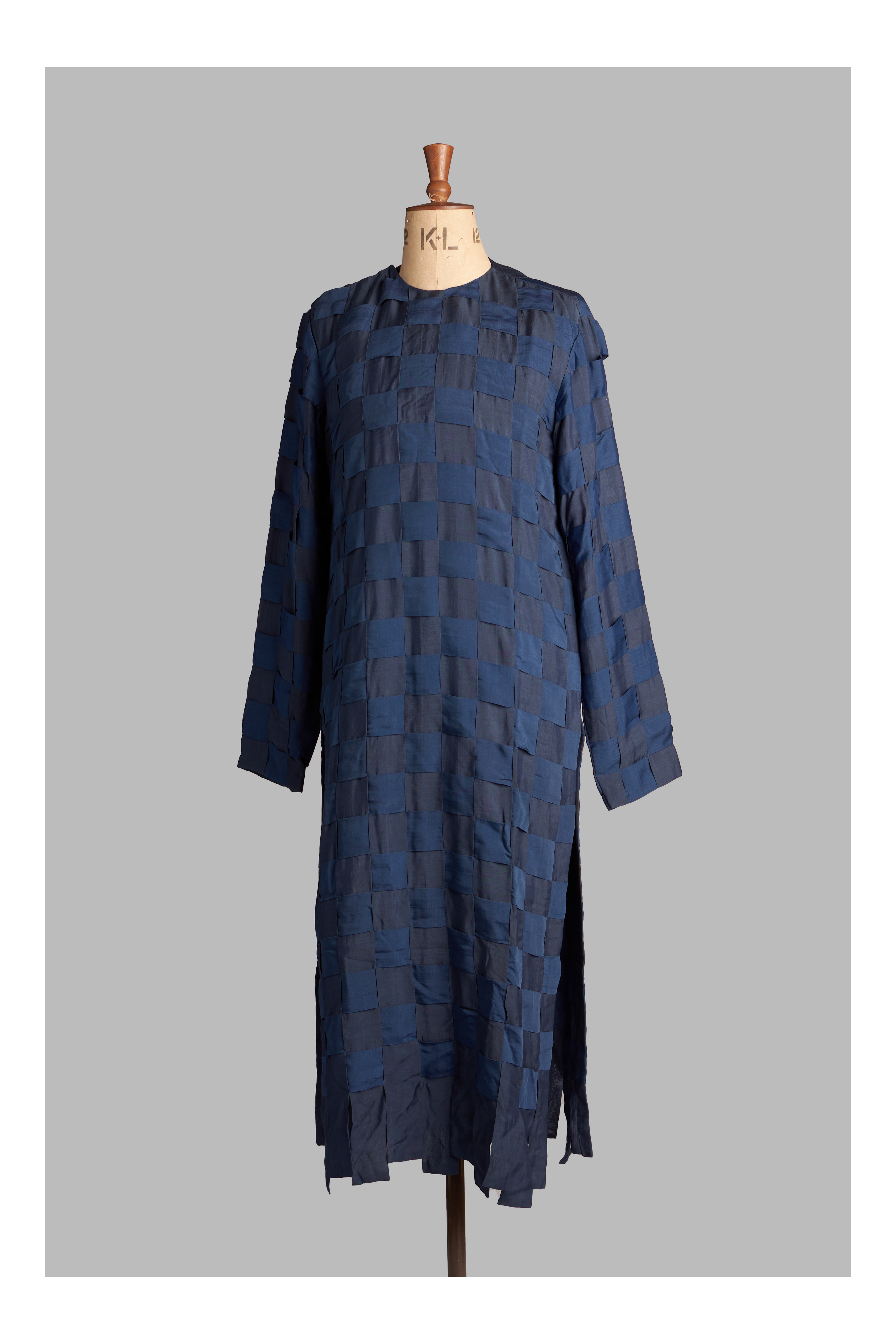 Blue weave kurta on a mannequin against a gray background