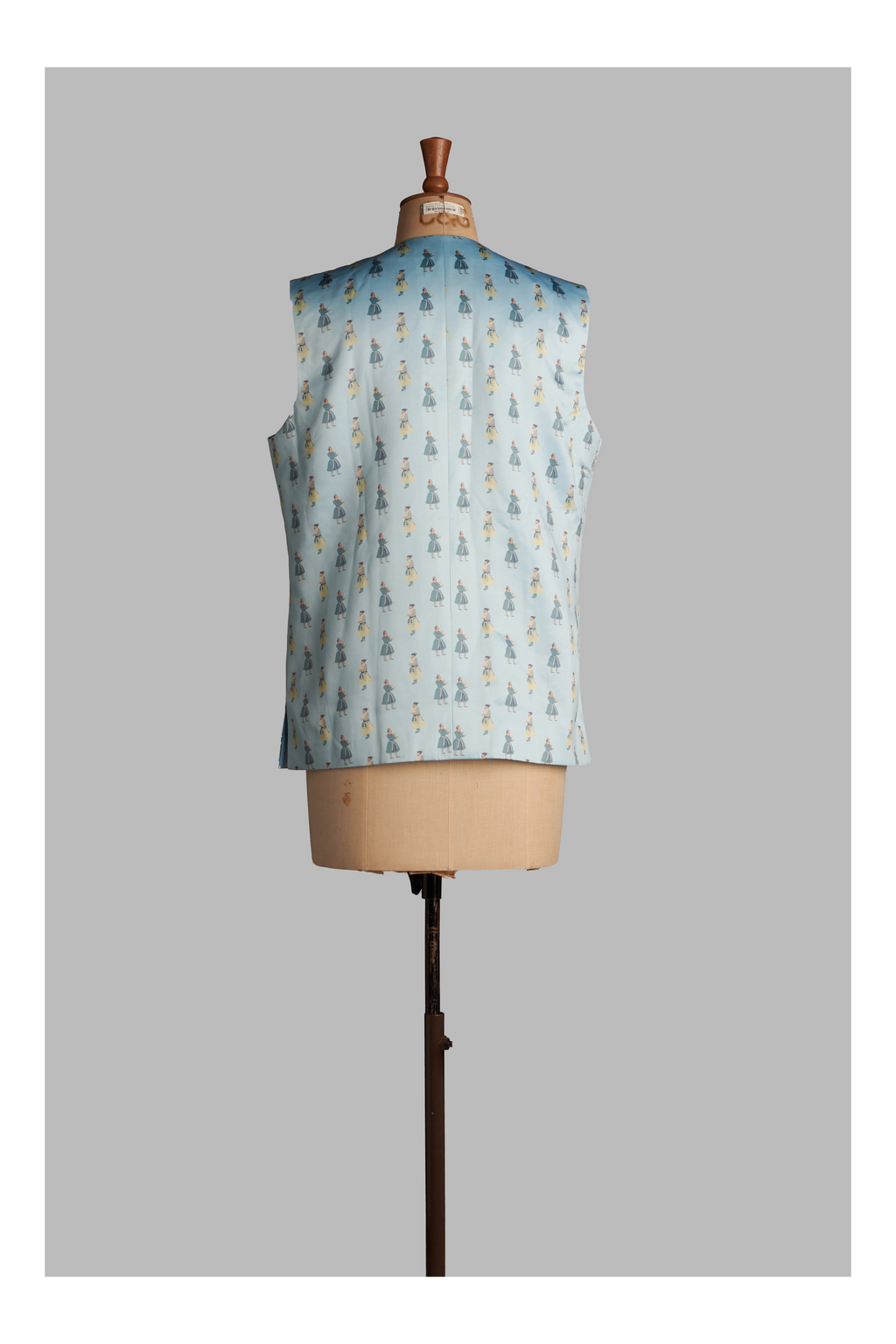 Light blue sleeveless vest with a pattern on a mannequin against a gray background