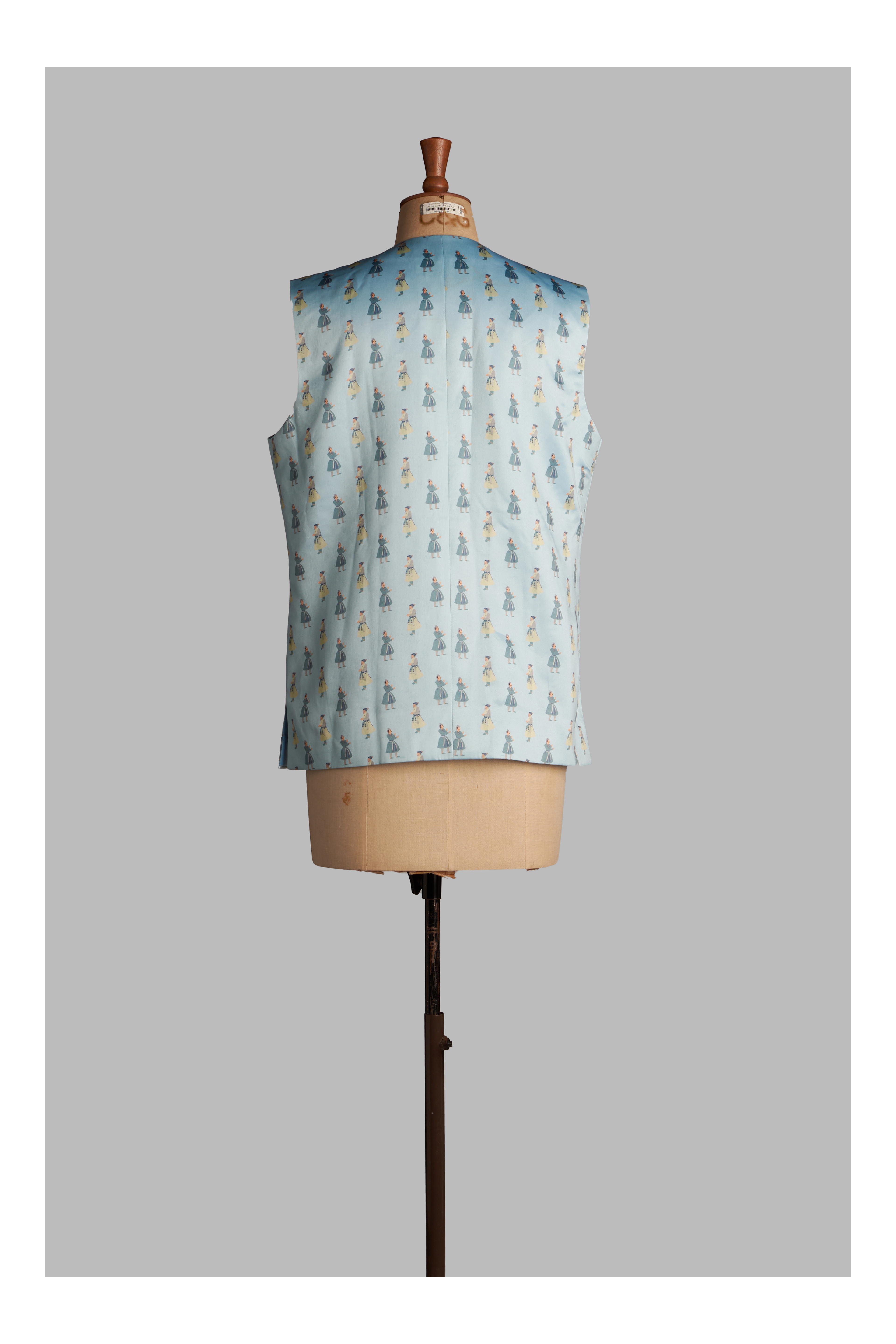 Light blue sleeveless vest with a pattern on a mannequin against a gray background