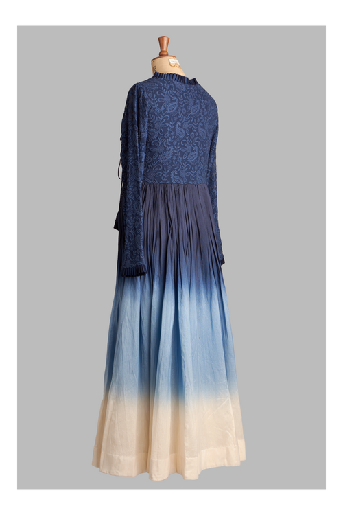 Mannequin wearing a blue gradient outfit with blue and beige colors on a gray background